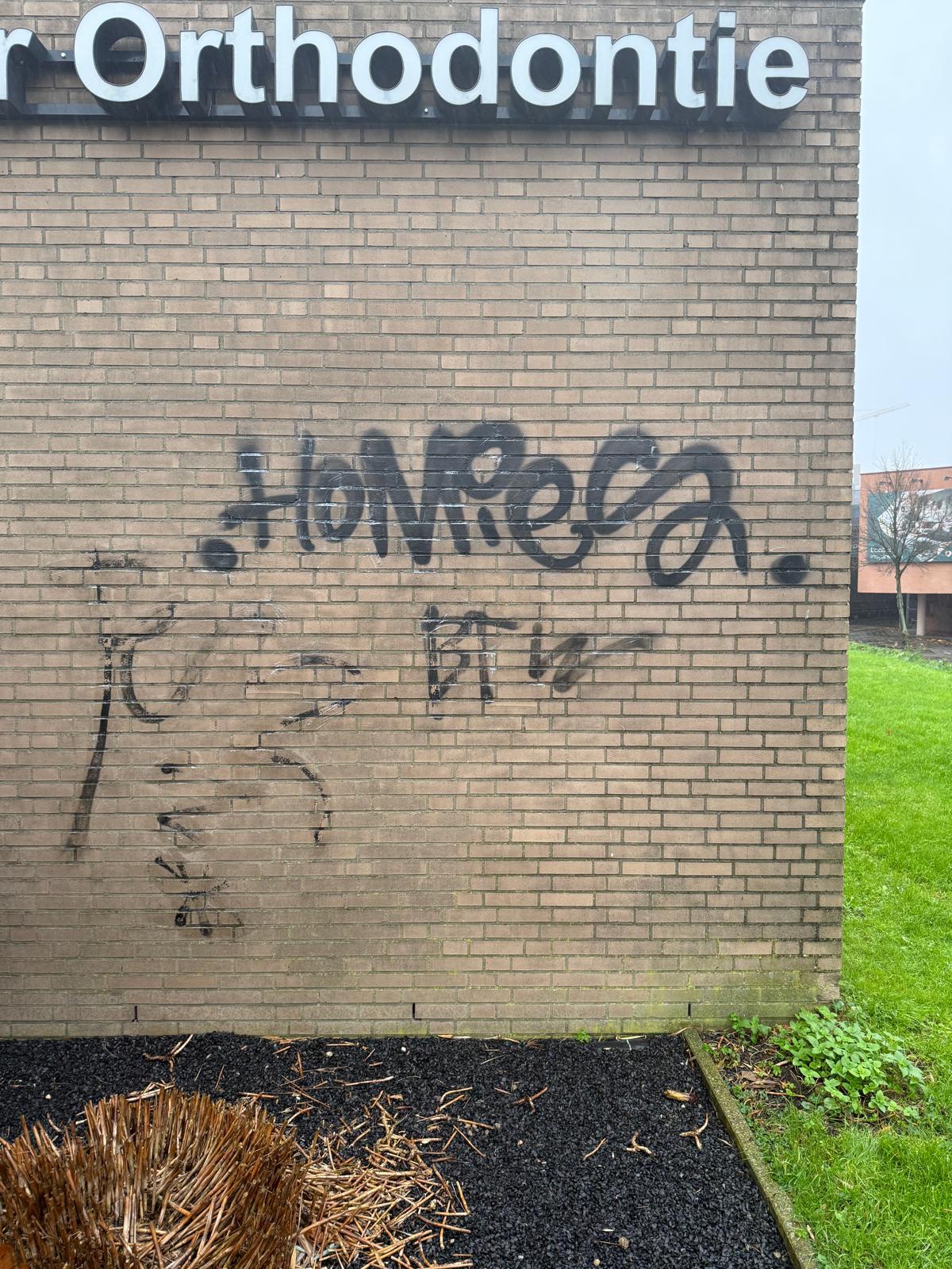 Graffitiverwijdering Tandartspraktijk - Voor